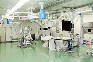ハイブリッド手術室はシングルプレーンとバイプレーンタイプの2室。
