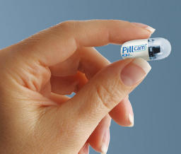 PillCam® SB 2 plusカプセル。11×26mmと大きめのビタミン剤程度。これまで80か国以上で170万人以上の使用実績がある