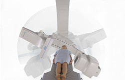 患者頭部挿入での3D撮影（従来装置）