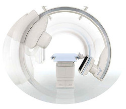 CAS-930A 患者側面挿入での3D撮影 患者頭部のクリアランスを保った撮影が可能