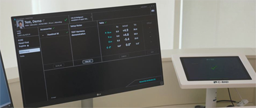 図2　素早く顔照合されて，患者の情報がHub Information Panel（ハブ インフォメーションパネル）に表示される