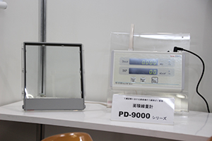 検出器に取り付けて測定する面積線量計「PD-9000シリーズ」