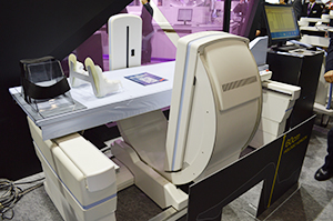 X線骨密度測定装置「QDR Horizon」は短時間での骨密度測定が可能