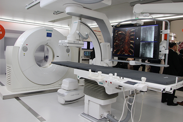 新コンセプトのIVR-CTシステム「nexaris Angio-CT」