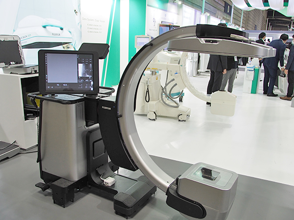 参考展示された動画カセッテDR搭載X線透視診断装置（薬機法未承認品）