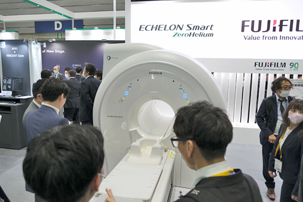 完全ゼロヘリウムを実現した1.5テスラ超電導MRI「ECHELON Smart ZeroHelium」