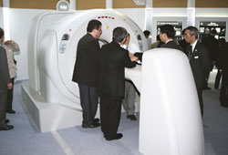 PET-CT装置「Aquiduo」