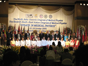  Cz[ł̕̗lqBAWAEAZAjȂ̐lXɂĉ^cĂwłB