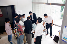 ʘHł̎@f̗lqB̎Q҂̒ڂW߂B