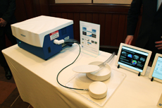 MR Touch̃ANeBuhCo[ijƃpbVuhCo[B~̃pbh팟҂̕ɑB