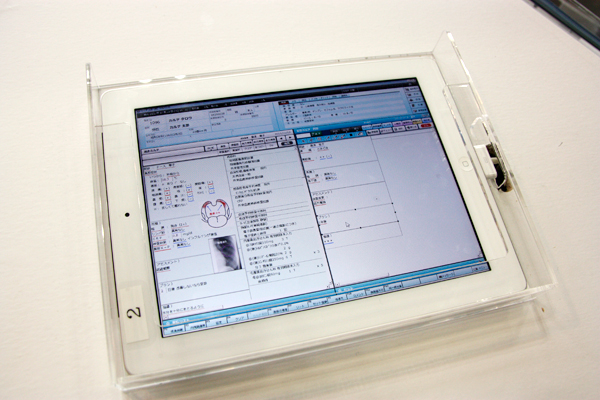 閲覧を重視する場合は,持ち運びが容易なiPadが便利