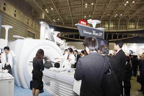 3T MRIuVantage Titan(TM) 3TvBɒڂW߂Ă