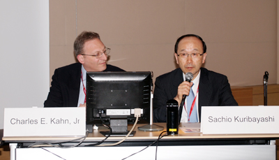 モデレータ:Charles E. Kahn, Jr氏(左)と栗林幸夫氏(右)