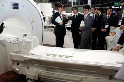 uECHELON OVALv Q΂ߕ璅E邱Ƃ\ŁCXy[X̌ꂽłg₷B