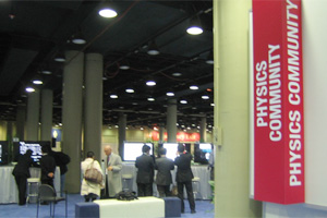 Physics CommunityłPoster Sessionn܂O̗lq