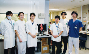 放射線部イメージラボ臨床部門のスタッフ 右から3番目が井野賢司副技師長