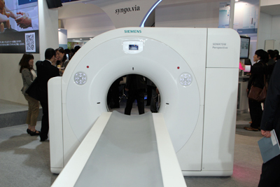 64スライスCT「SOMATOM Perspective」