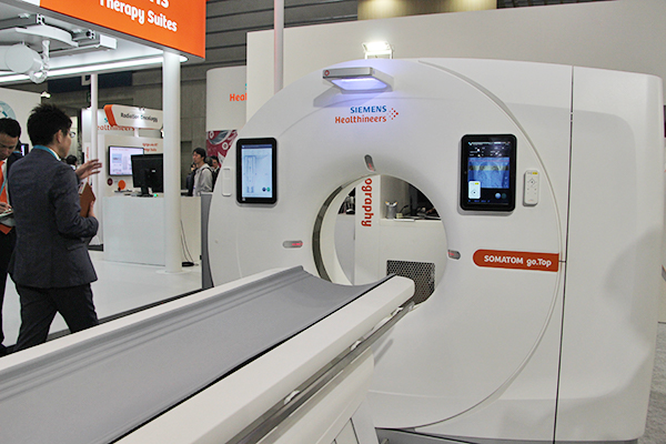 64列128スライスのモバイルワークフローCT「SOMATOM go.Top」