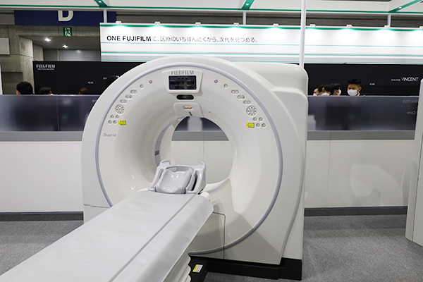 オープンでコンパクトな装置に先進のAI技術を搭載した「Supria Optica」