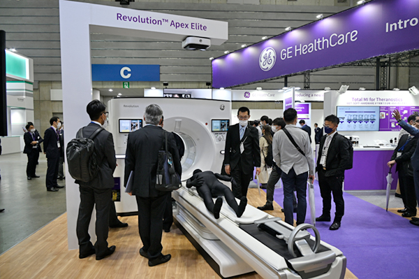 「Revolution」ファミリーの最上位機種に位置づけられる「Revolution Apex Elite」