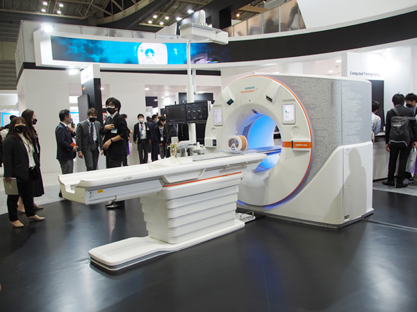発売1周年を迎えたフォトンカウンティングCT「NAEOTOM Alpha」