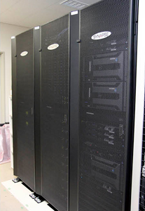 PACSサーバ。第2期システムで200TBの容量に増量。