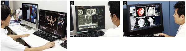 雷神 Anatomiaのサーバ（a），CTコンソール横（b）とMRI室（c）のクライアント