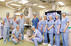 ハイブリッド手術室でチーム医療を実践するスタッフとINFX-8000H