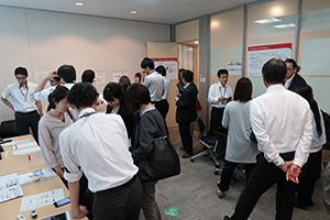 富士通や協賛企業によるシステムの展示も行われた。