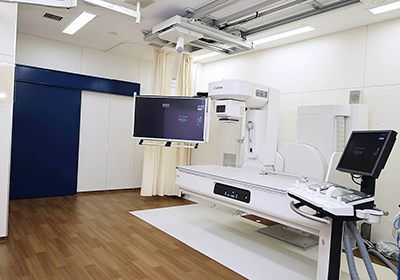 Astorex i9が設置された多目的X線透視検査室