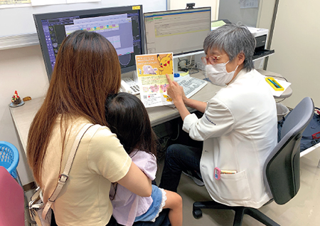 外来でチラシを渡し自宅で繰り返し視聴するように案内
