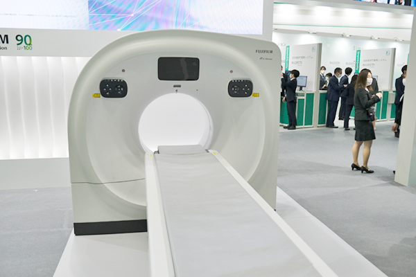 富士フイルムの下で一から開発された“FCT”の第一弾となる64列CT「FCT iStream」富士フイルムの下で一から開発された“FCT”の第一弾となる64列CT「FCT iStream」