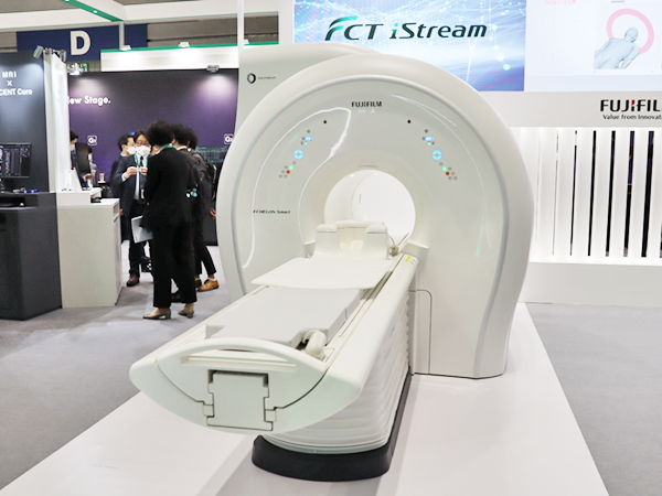 完全ゼロヘリウムを実現した1.5テスラ超電導MRI「ECHELON Smart ZeroHelium」