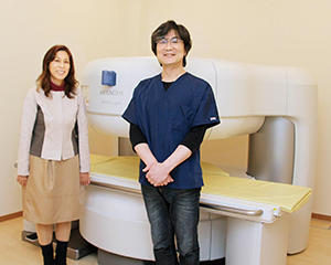 野口道修院長（右）と運営をサポートする奥様のカンナさん