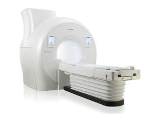 図1　1.5T超電導型MRIシステムECHELON Synergyの外観