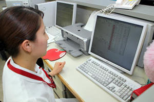 ナースステーションでは，FileMakerで構築した物品管理のシステムを活用