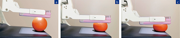 図2　乳房の形状に合わせて圧迫