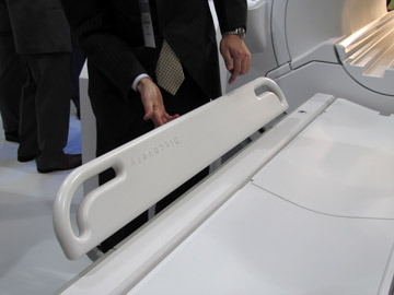 新しいアメニティが搭載された寝台