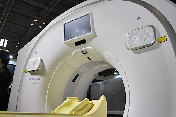 アラビア語にも対応した“Touch Vision”と集中操作パネル