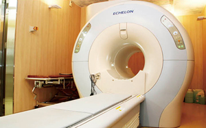 2009年に1.5T MRI「ECHELON Vega」を導入。脊椎疾患の描出を中心に活用。