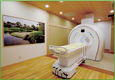 図1　広島大学の3T MRI「TRILLIUM OVAL」