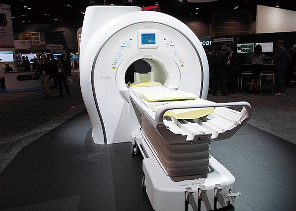 超電導型1.5T MRI「ECHELON OVAL」