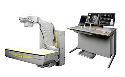 図1　X線透視診断装置の透視台と画像処理装置外観