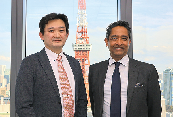 島井健一郎 氏（左） 地方公共団体情報システム機構（J-LIS）経営審議委員会委員，慶應義塾大学SFC研究所上席所員，メディカルデザイン総合研究所代表・所長を務める。厚生労働省の参与として，医療DXや地域保健・健康行政における情報化などの施策にかかわっている。