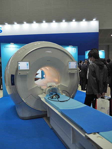 3Tの最新MRI装置「MR 7700」