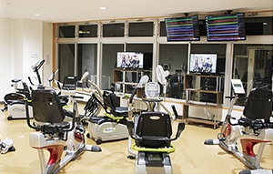 心臓リハビリなどにも対応するメディカル・フィットネスクラブも併設