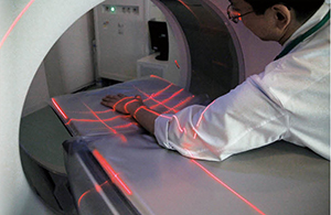 撮影範囲をレーザー光で示す“エリアファインダ機能”