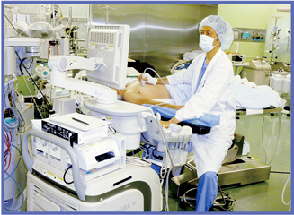 図6　Aplio500による手術室での術前超音波検査の様子