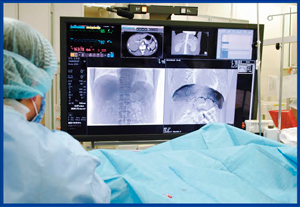 図4　56インチ高精細モニタ