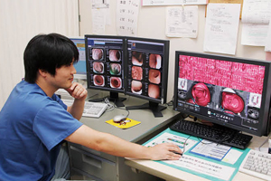 内視鏡室のziostation2はCTCの患者説明や手技前の画像確認に活用